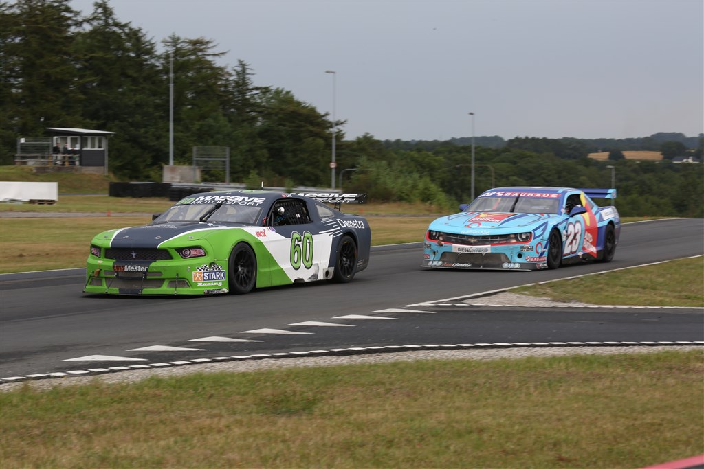Dennis Lind vandt Løb 3 foran Jan Magnussen
(Foto: Motorsporten.dk)